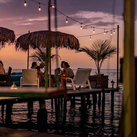 Barrbra Bnb Over The Sea Bocas Town Exterior photo