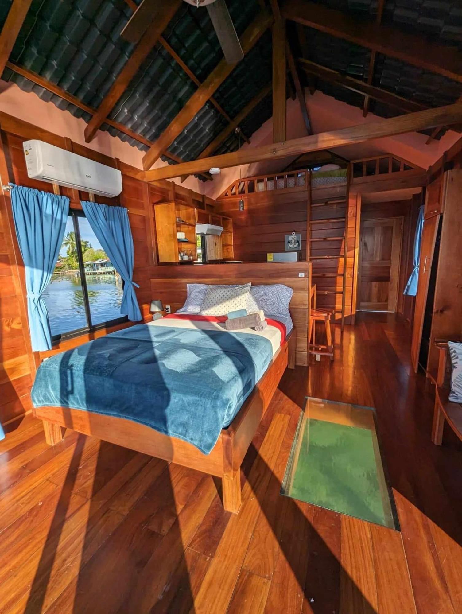 Barrbra Bnb Over The Sea Bocas Town Room photo
