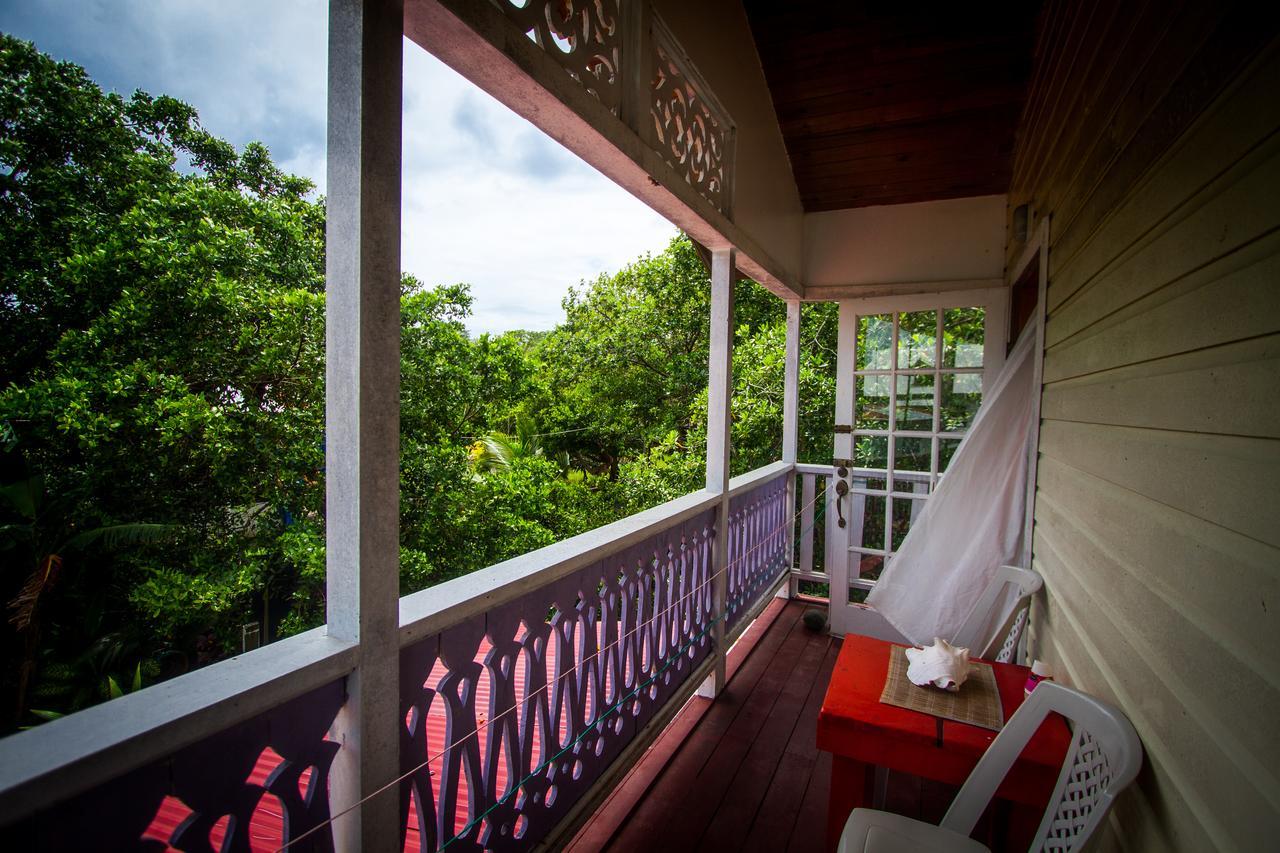 Barrbra Bnb Over The Sea Bocas Town Exterior photo